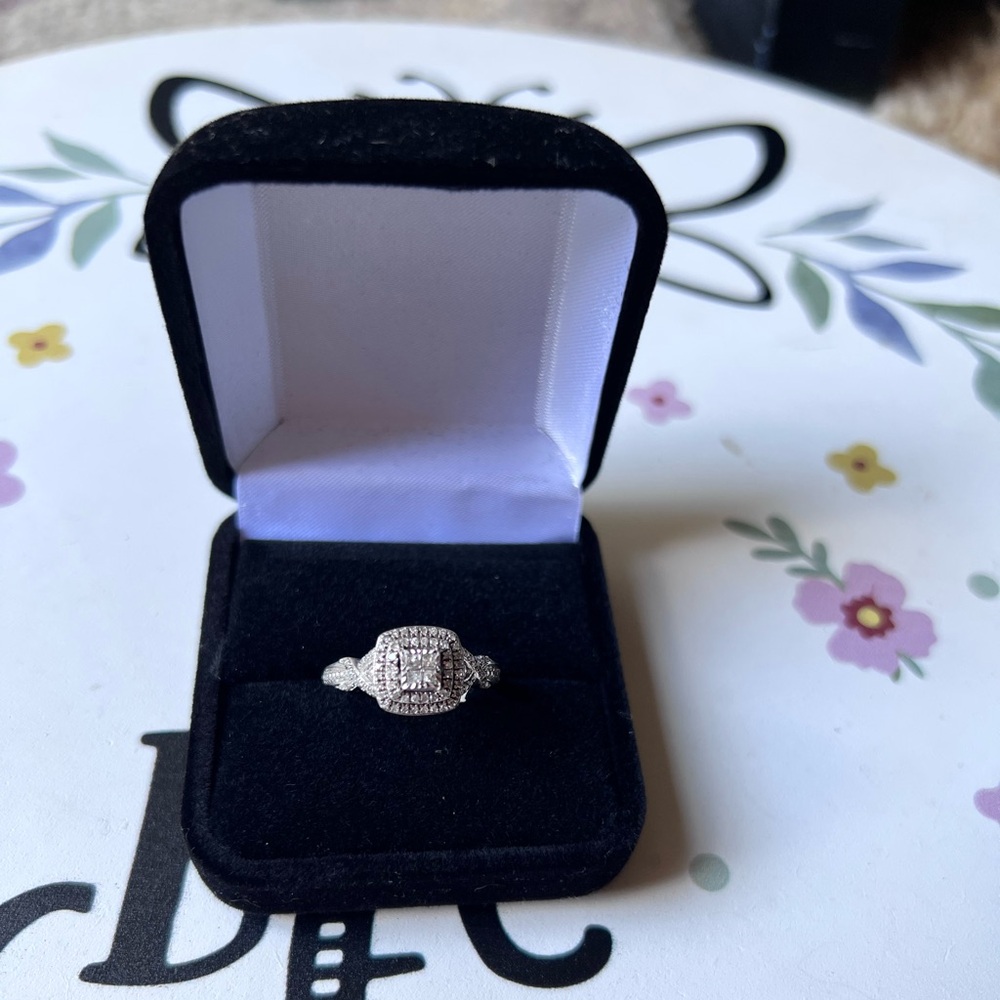 925 Sterling Silver Diamond Halo Setting Wedding
Engagement Ring. - Picture 3 of 17